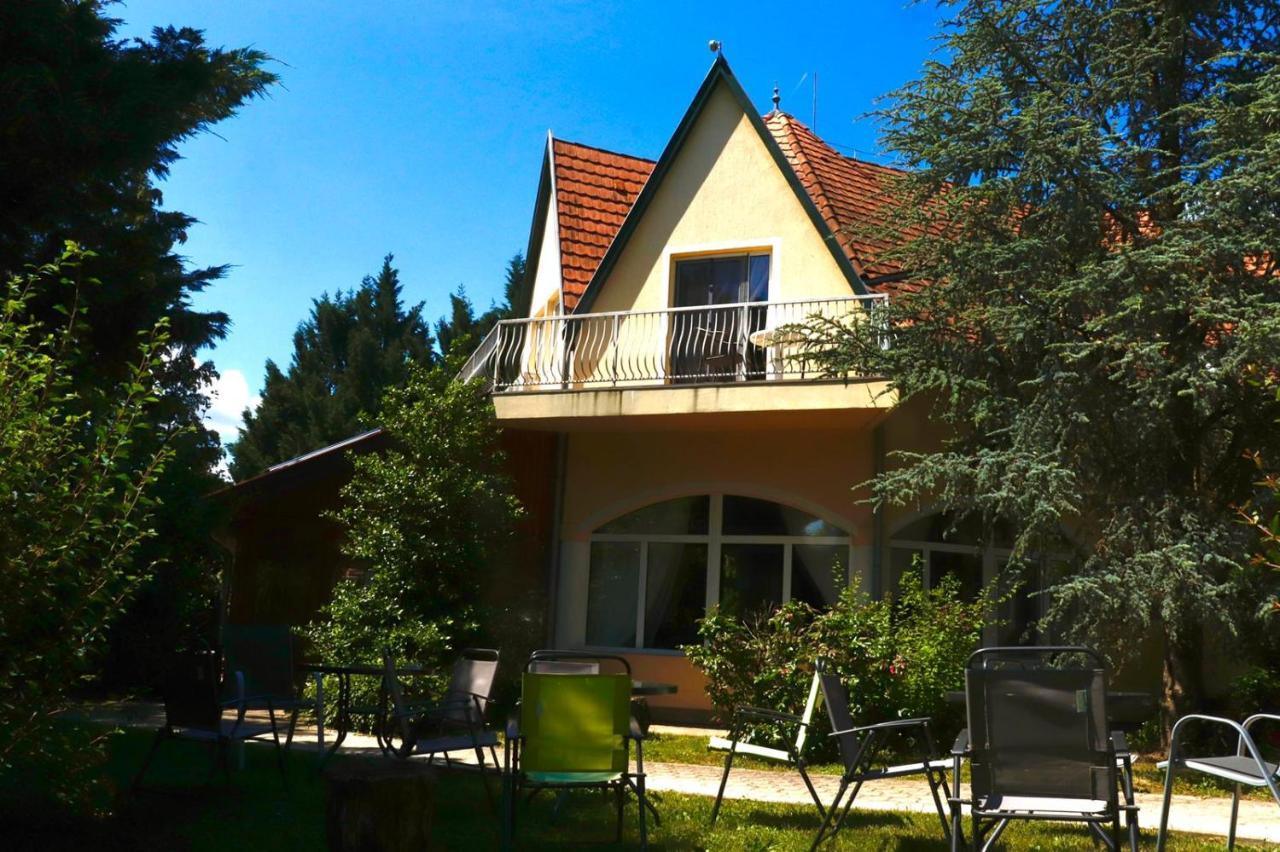 Wagner Panzio Hotel Черсектомай Екстериор снимка