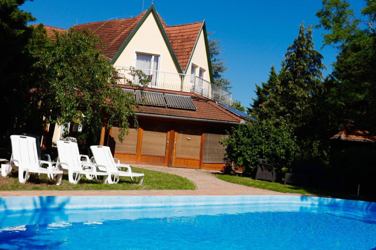 Wagner Panzio Hotel Черсектомай Екстериор снимка