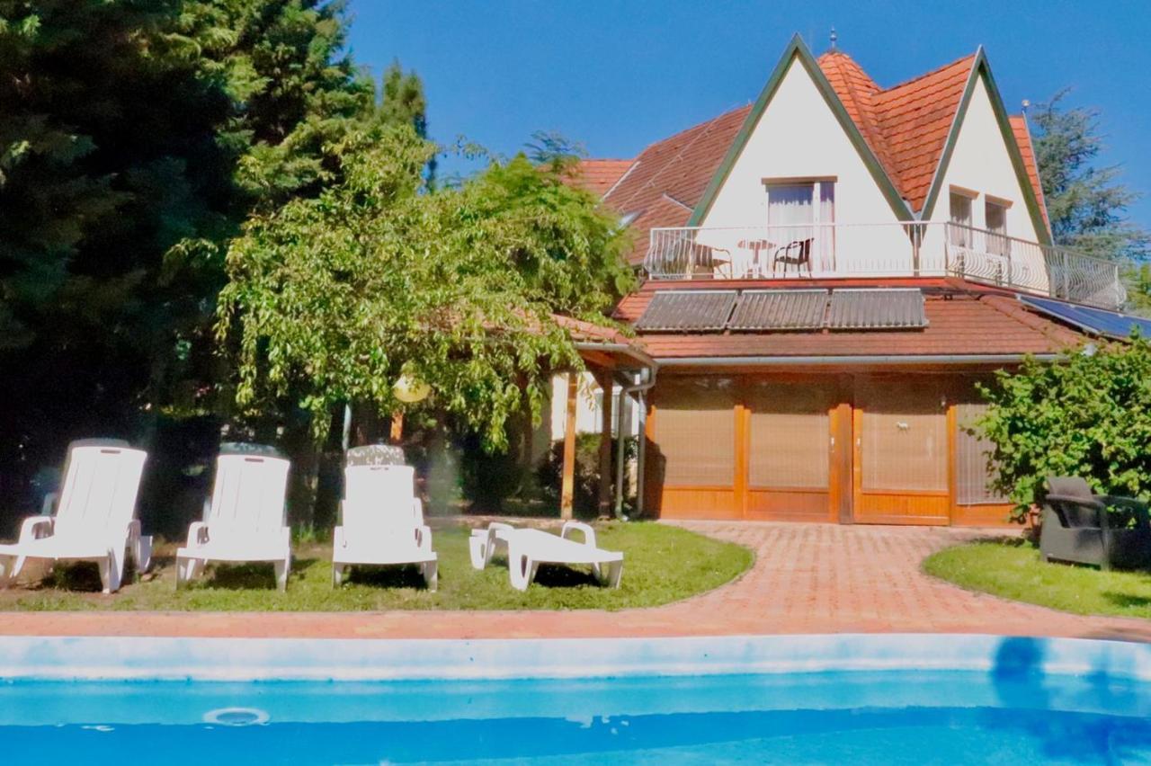 Wagner Panzio Hotel Черсектомай Екстериор снимка