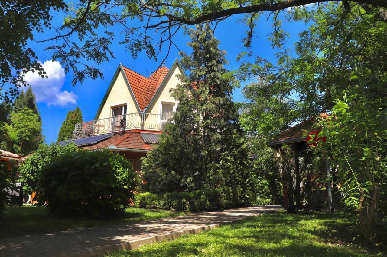 Wagner Panzio Hotel Черсектомай Екстериор снимка