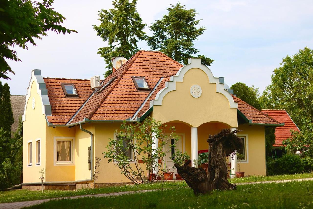 Wagner Panzio Hotel Черсектомай Екстериор снимка